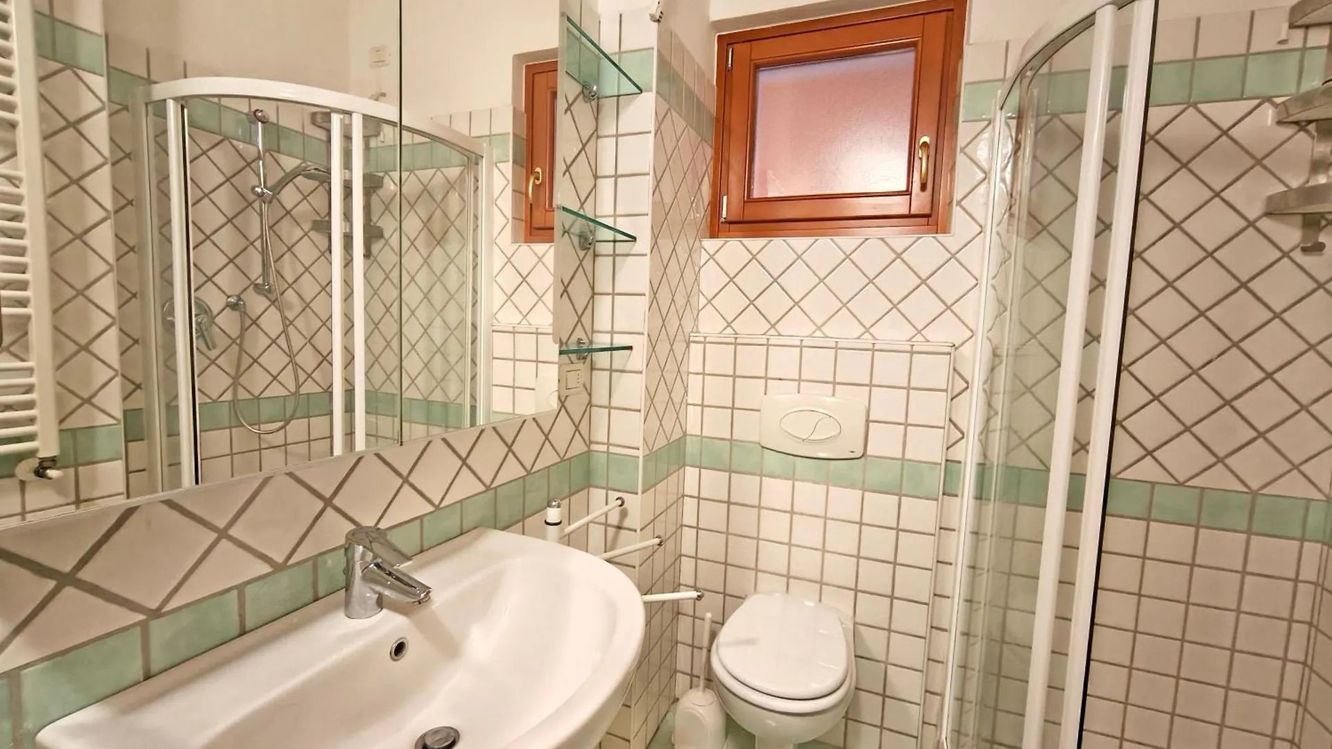 Residence Appartamenti Rossana Con Piscina Brenzone sul Garda