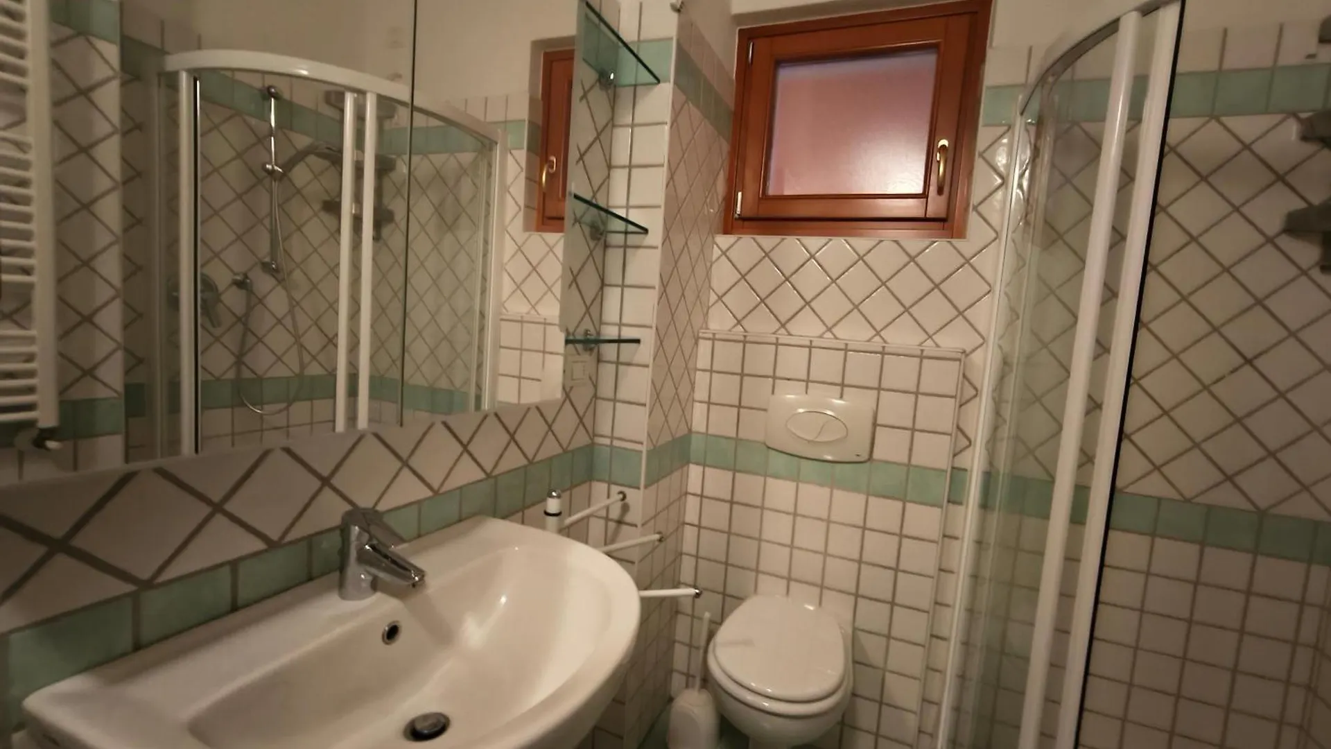 Apartment Residence Appartamenti Rossana Con Piscina Brenzone sul Garda