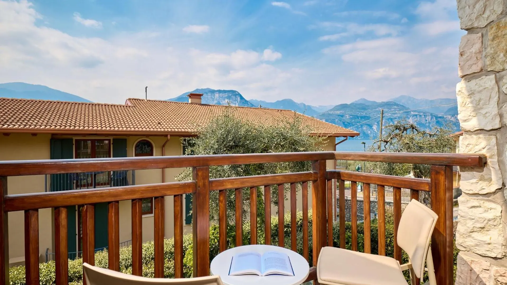 Apartment Residence Appartamenti Rossana Con Piscina Brenzone sul Garda