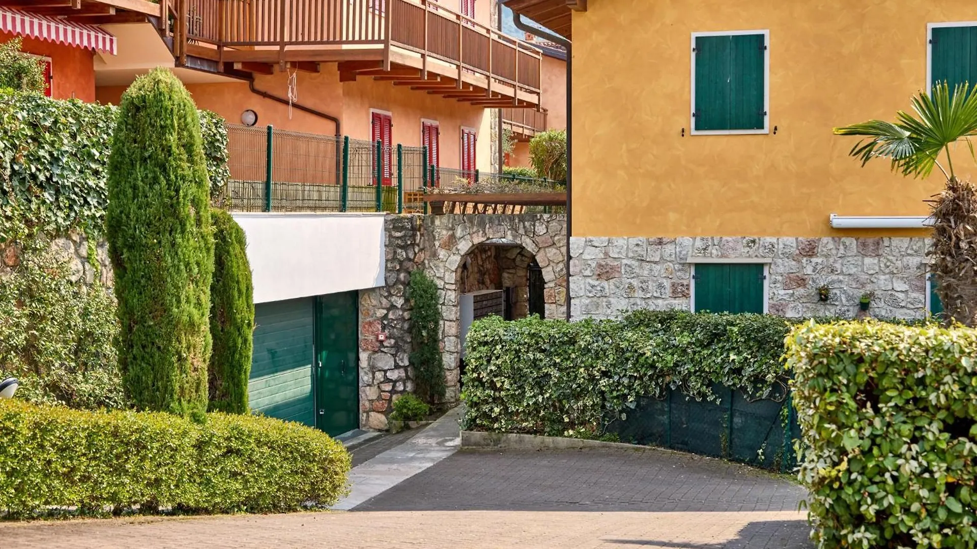Apartment Residence Appartamenti Rossana Con Piscina Brenzone sul Garda Italy